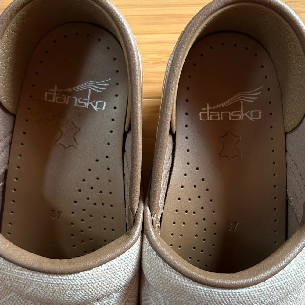 Dansko Light Tan Patterned Clogs - Picture 2 of 5